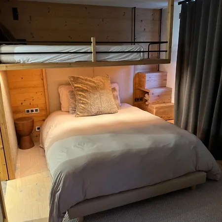 Les Skis Aux Pieds *