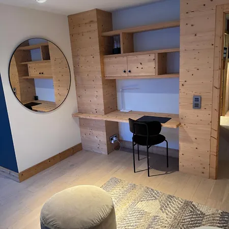 Les Skis Aux Pieds Megève