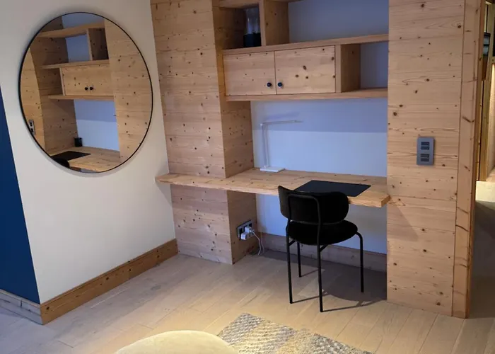 Les Skis Aux Pieds Megève